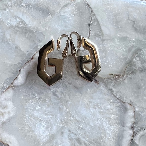 Givenchy earrings gold tone vintage initial G old money style - Picture 6 of 6